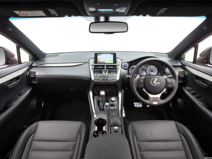 Лексус NX 200t салон