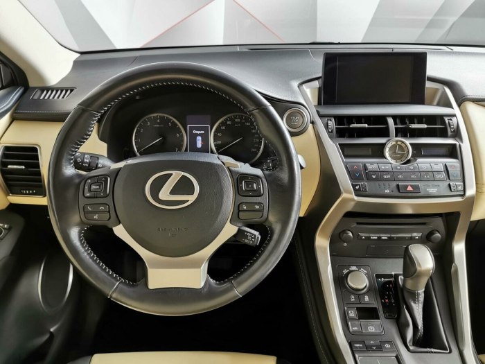 Lexus NX 200 интерьер