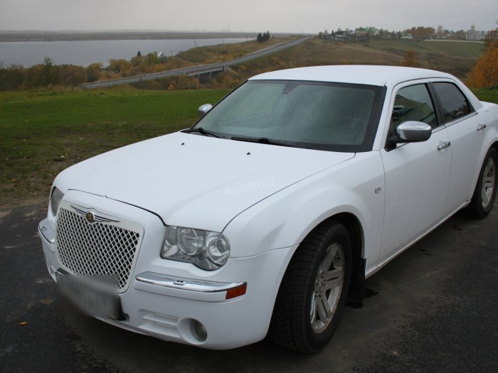 Chrysler 300c i белый