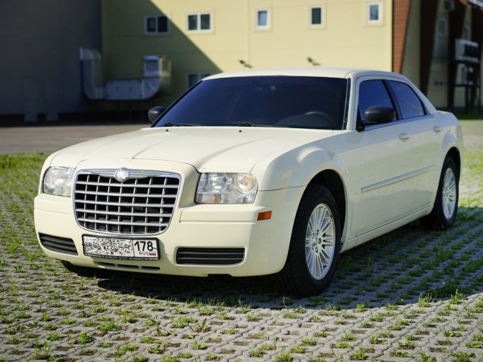Chrysler 300c i белый