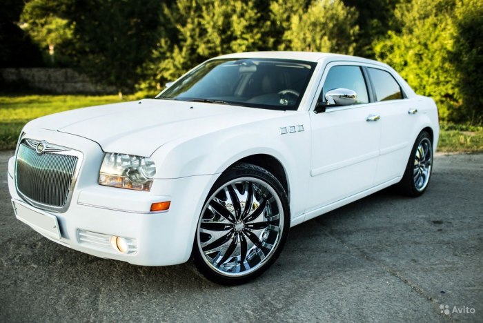 Chrysler белый
