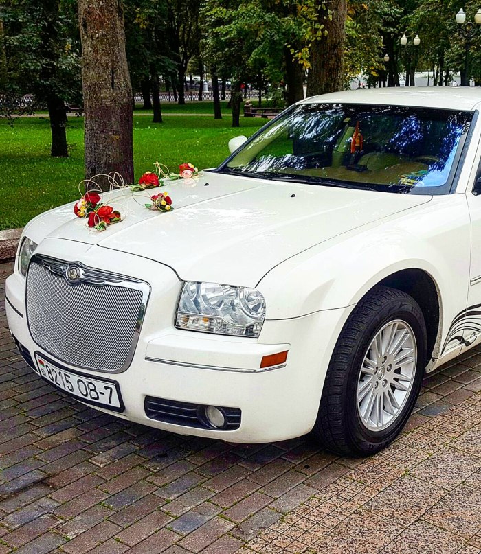 Крайслер 300c белый
