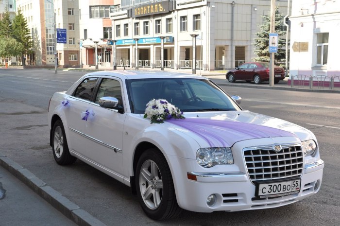 Chrysler 300 белый
