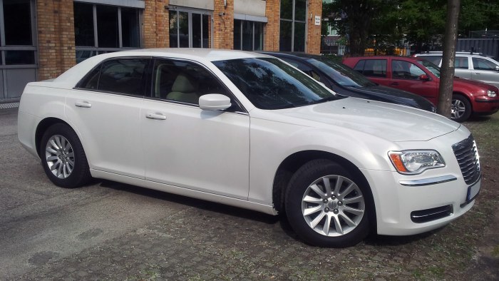 Chrysler 300c White