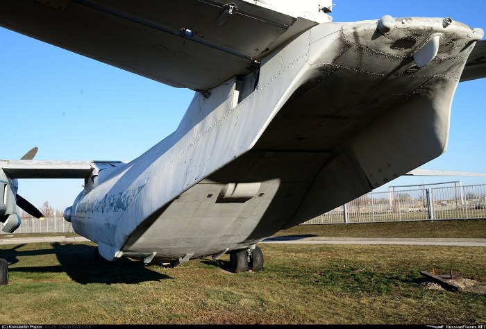 АН-24 военно-транспортный самолёт