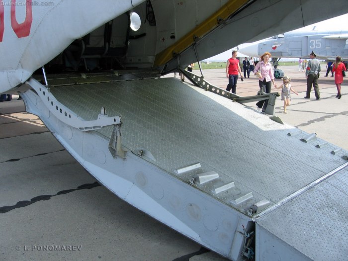 Самолёт АН 26 рампа