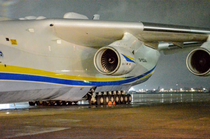 АН-225 Мрия кабина