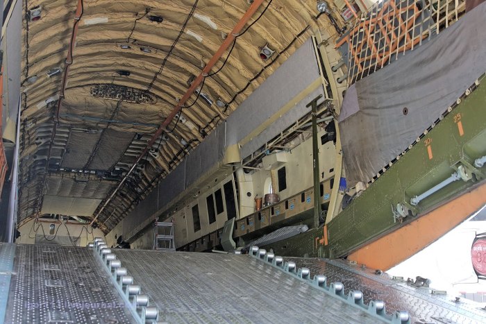 Ил-76 грузовой отсек
