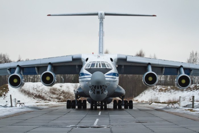 Десантный самолет ил 76