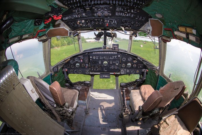 Кабина вертолета ми-8
