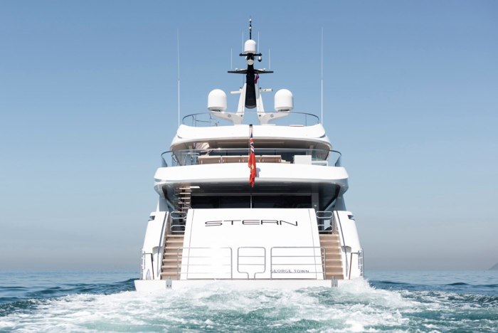 Yacht Stern