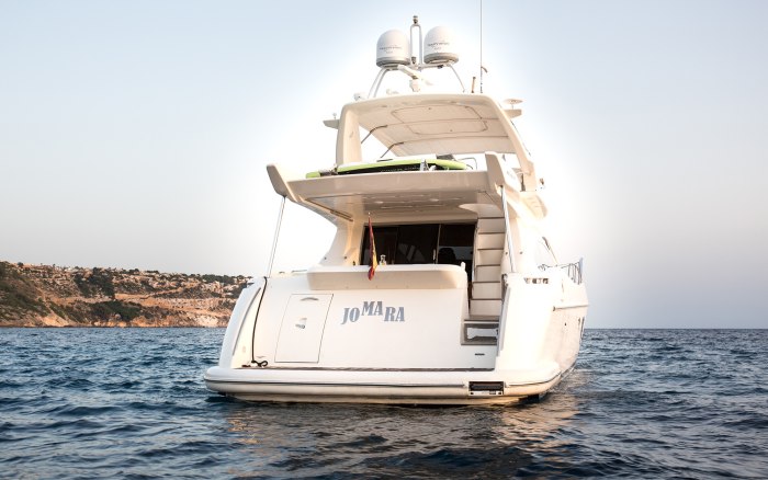 Yacht Stern