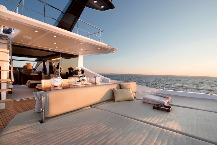Azimut 77s яхта с наружи