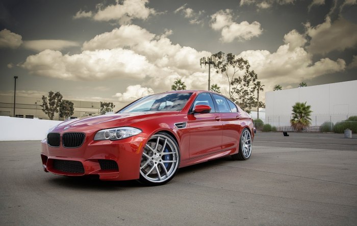 BMW m5 f10 красная