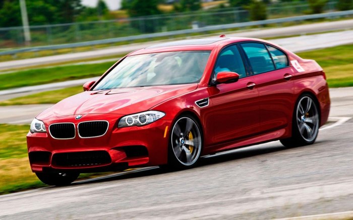 BMW м5 красная