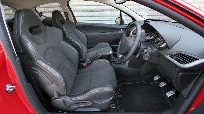 Peugeot 207 салон