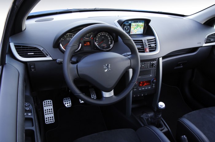 Peugeot 207 салон