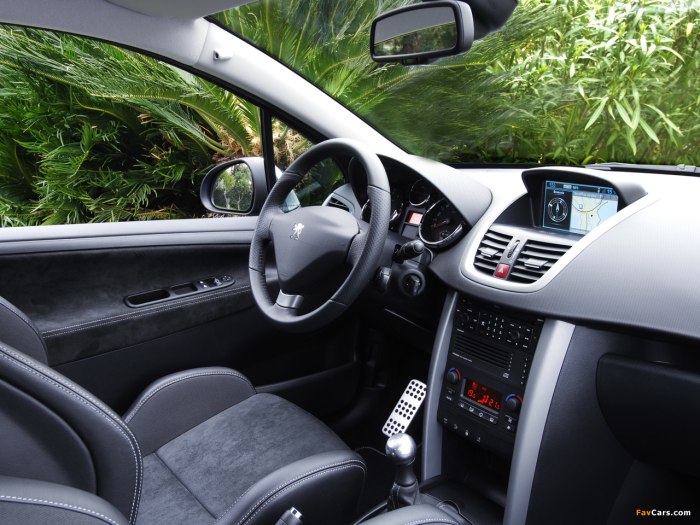 Peugeot 207 салон