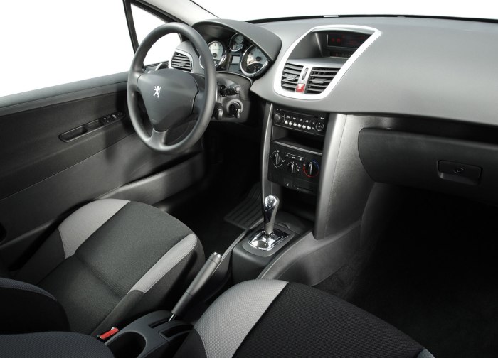Peugeot 207 салон