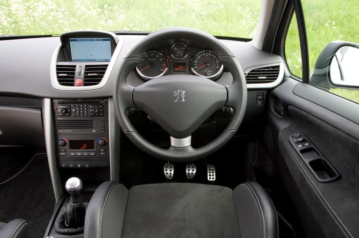 Peugeot 207 салон