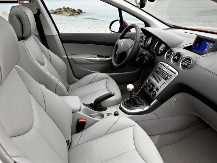 Peugeot 308 2008 салон