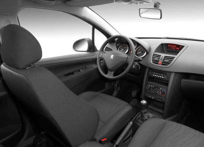 Peugeot 207 салон