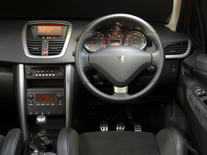 Peugeot 207 салон