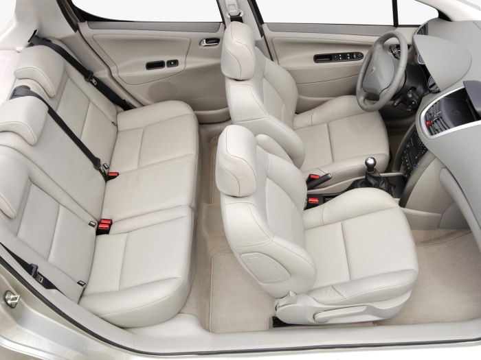 Peugeot 207 салон
