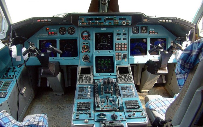 Ту 214 кабина пилотов