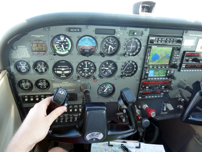 Приборная панель Cessna 172