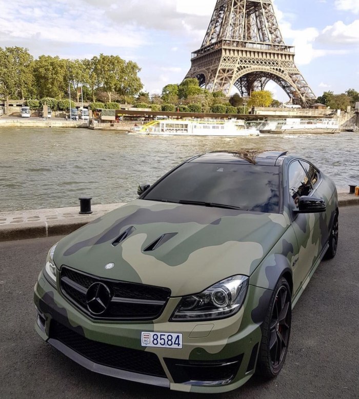 Мерседес-Бенц c63 AMG камуфляж