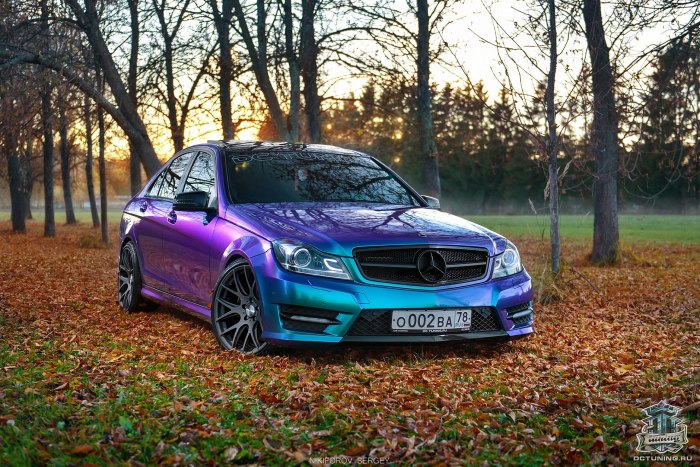 Синий Мерседес w204
