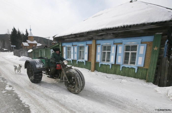 Мотоцикл в деревне