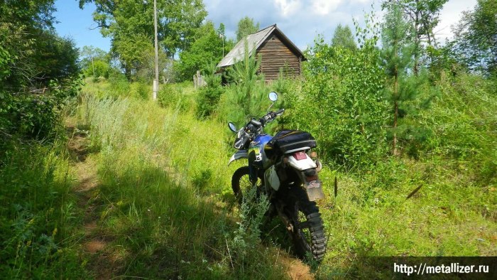 Мотоцикл в деревне