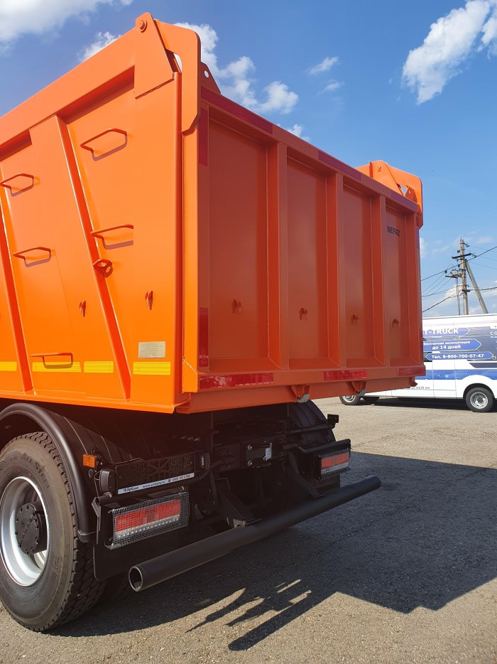 КАМАЗ 6520 сзади