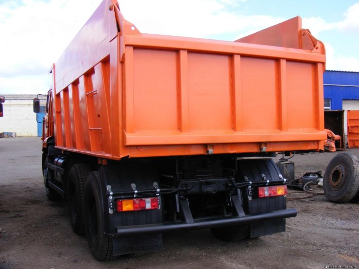 КАМАЗ 65115 самосвал сзади