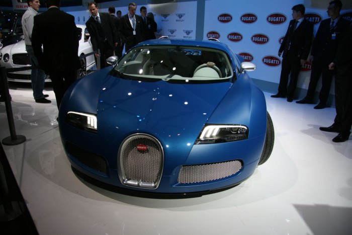 Bugatti Veyron bleu centenaire