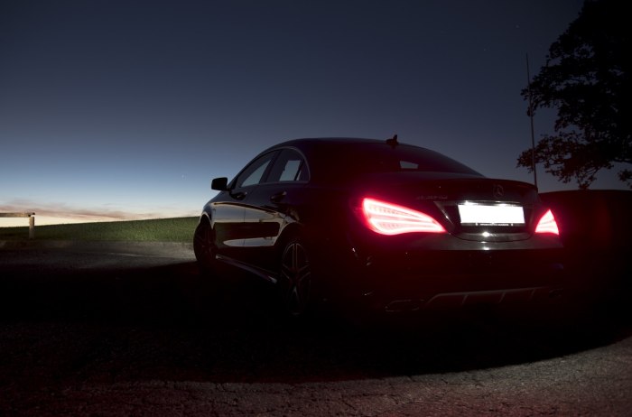 Мерседес с 63 AMG черный ночью