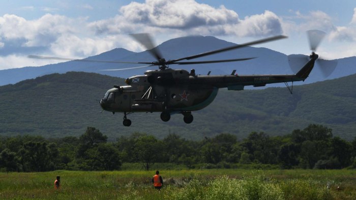 Вертолет ми-8 с разведчиками
