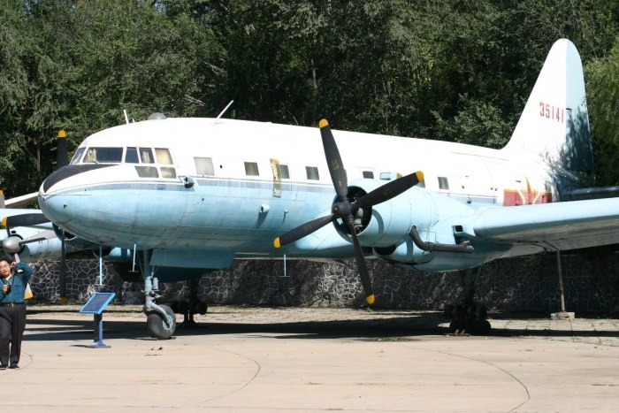 Самолеты ил-12 Ильюшина