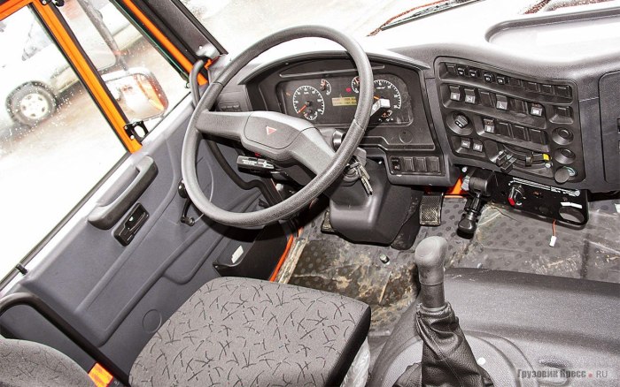 КАМАЗ 6520 кабина изнутри