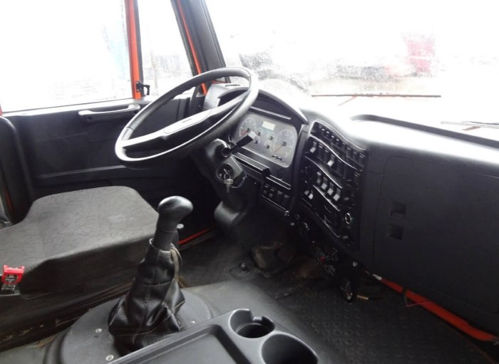 КАМАЗ 65115 самосвал салон