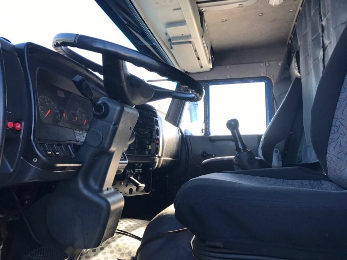 КАМАЗ 65115 салон кабины