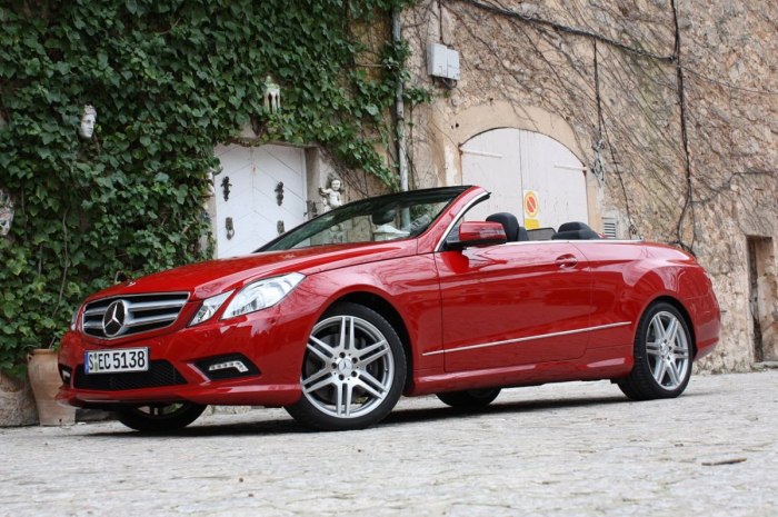 Mercedes-Benz Cabriolet красный