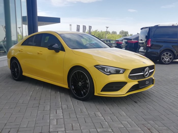 Mercedes CLA 200 Yellow