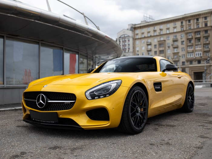 Мерседес AMG желтый