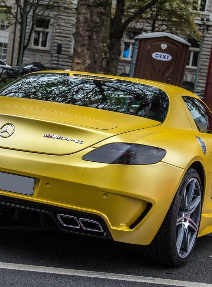 Mercedes SLS желтый