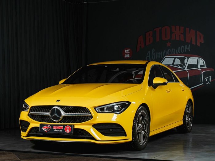 Мерседес CLA желтый