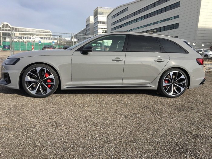 BMW 7 цвет Nardo Grey