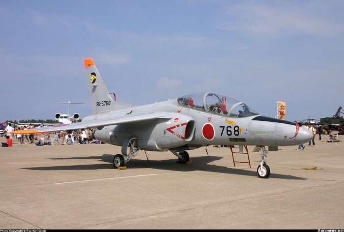 T-4 самолет Япония